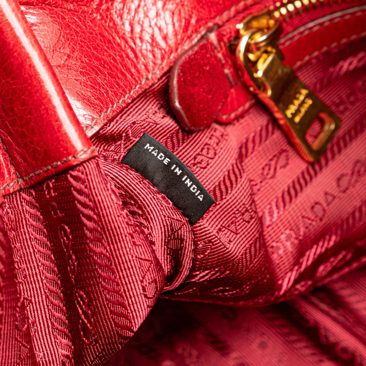 Prada Vitello Shine Bauletto Satchel Rood