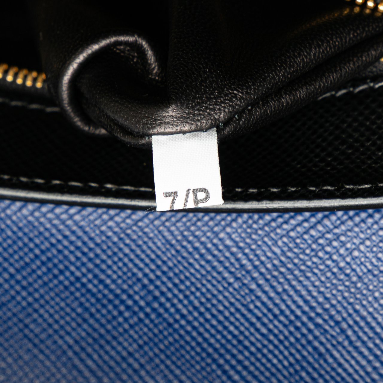 Prada Bicolor Saffiano Cuir Flap Crossbody Zwart