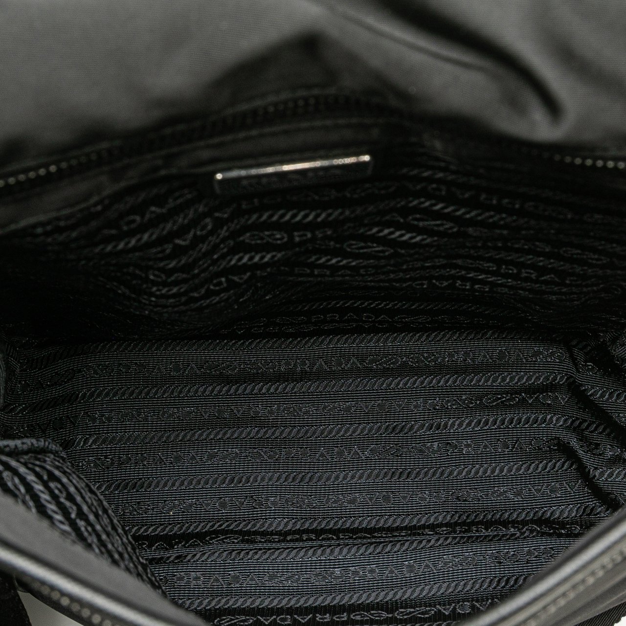 Prada Tessuto Buckle Messenger Bag Zwart