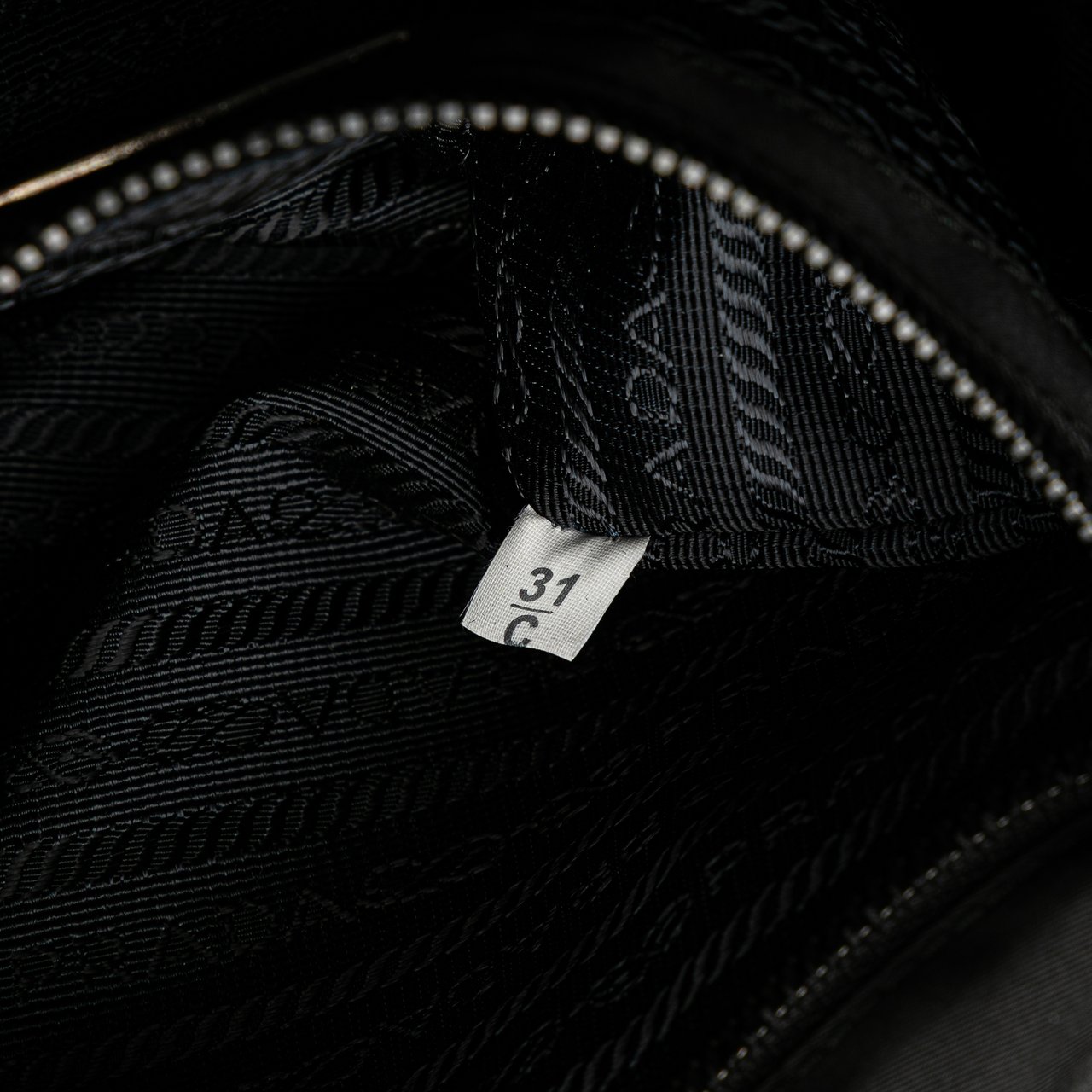 Prada Tessuto Buckle Messenger Bag Zwart