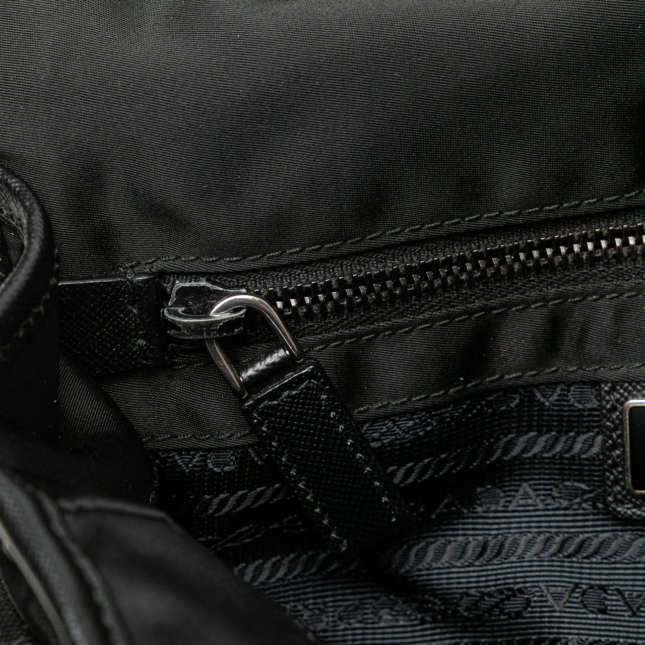 Prada Tessuto Buckle Messenger Bag Zwart