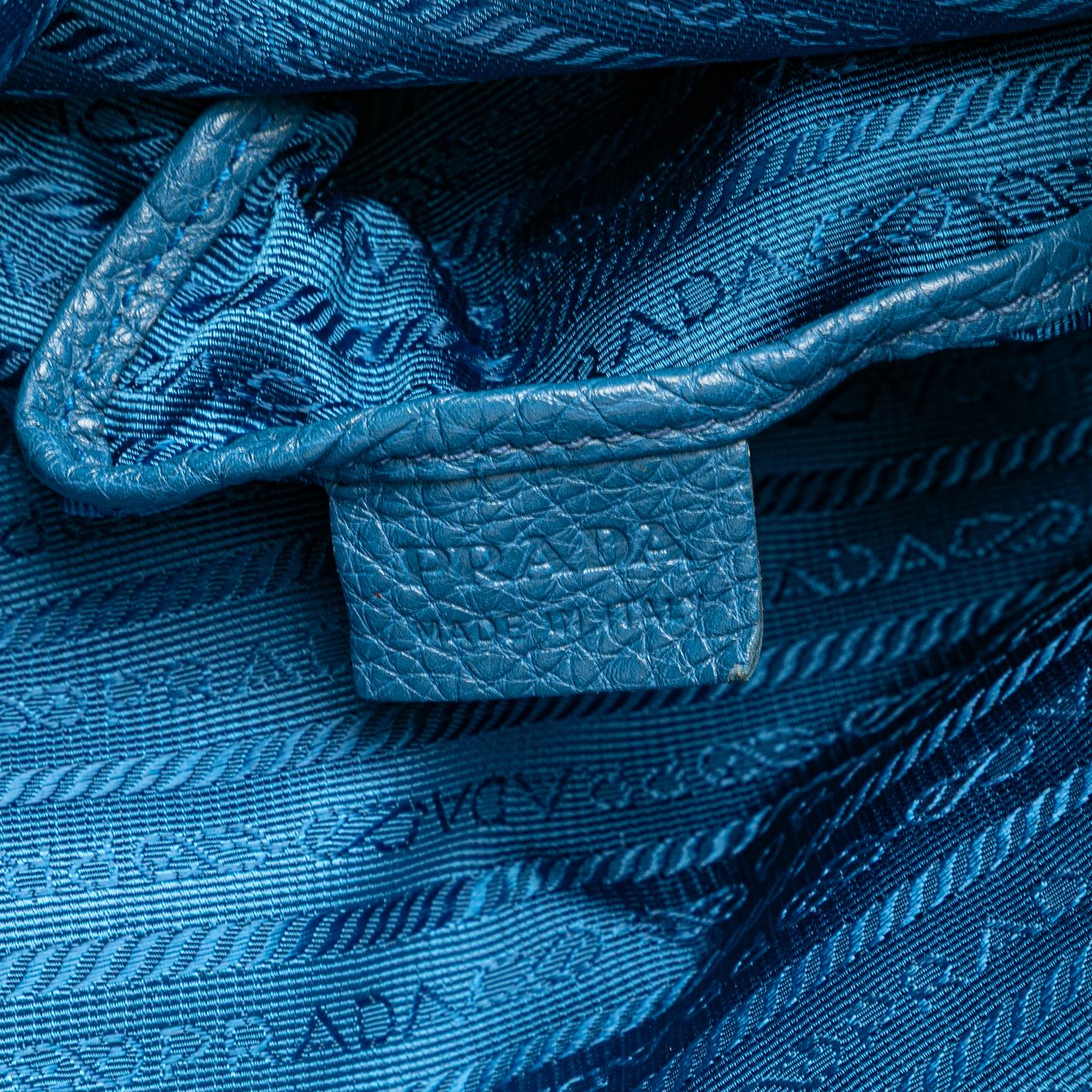 Prada Vitello Daino Open Convertible Tote Blauw