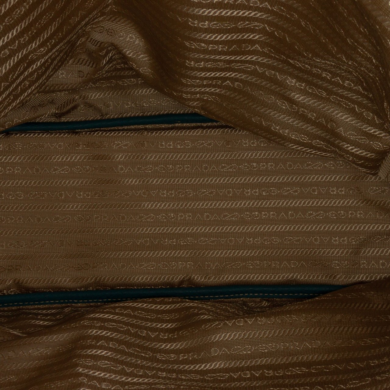 Prada Vitello Daino Side Zip Tote Blauw