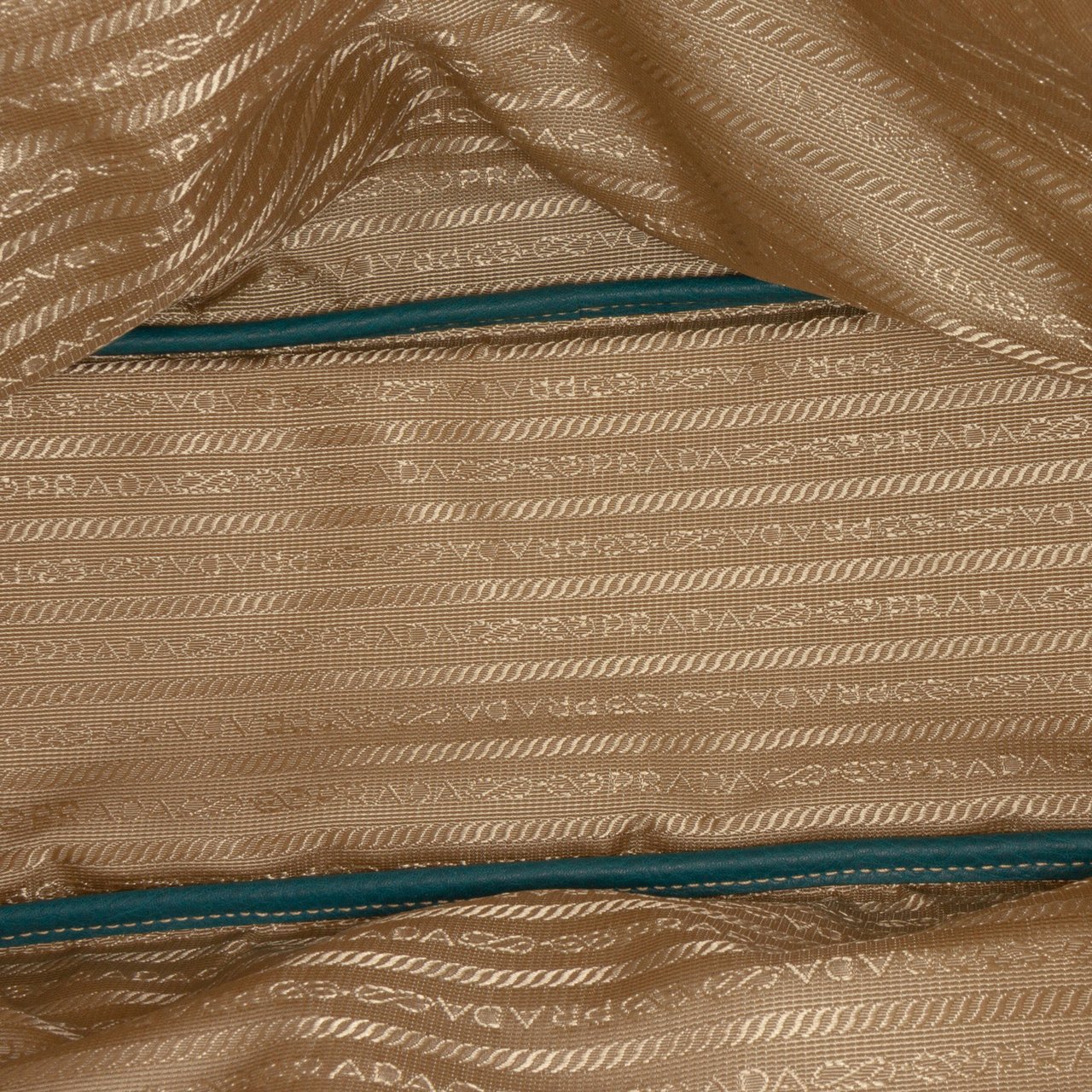 Prada Vitello Daino Side Zip Tote Blauw