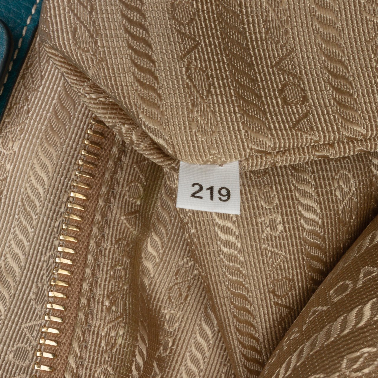 Prada Vitello Daino Side Zip Tote Blauw