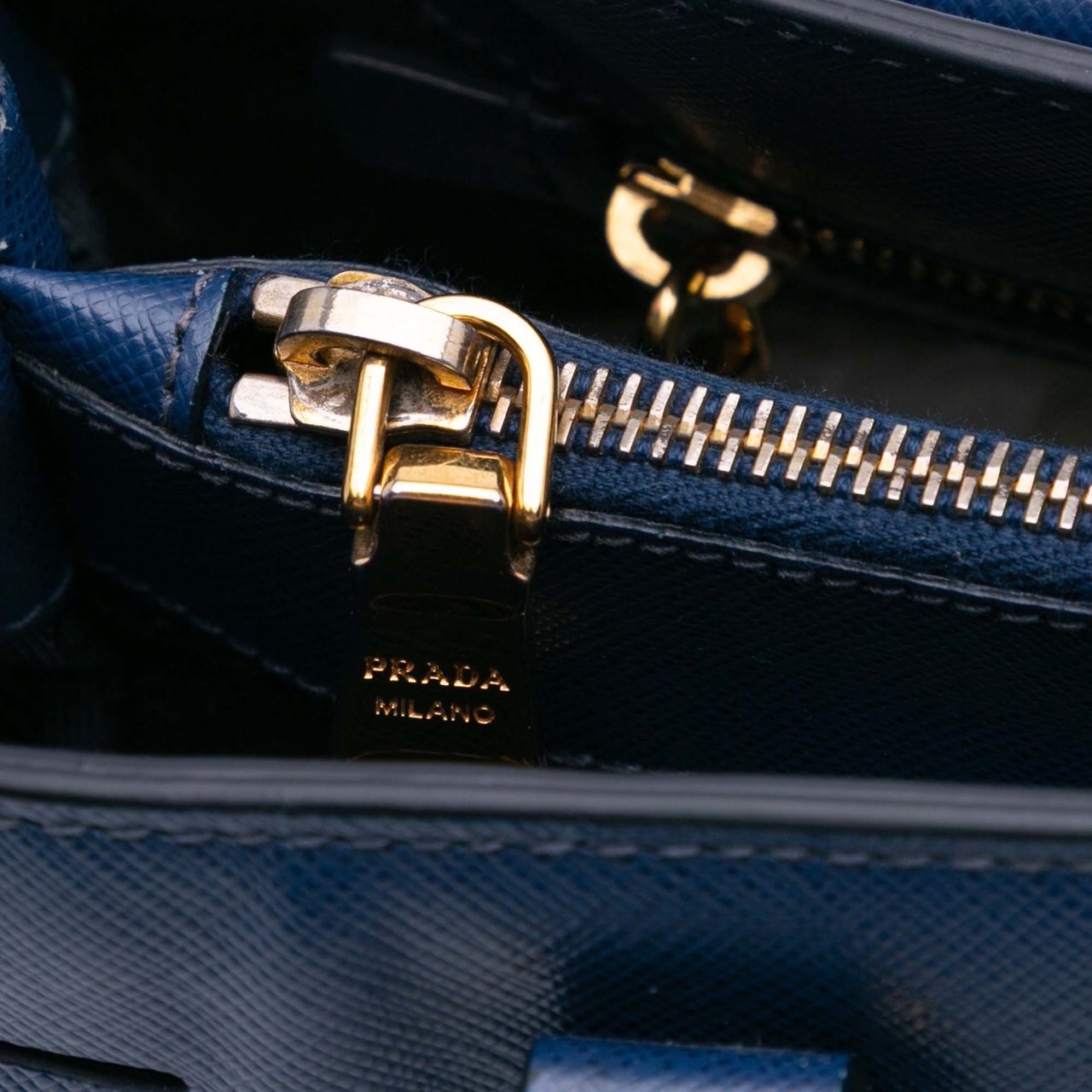 Prada Medium Saffiano Lux Galleria Satchel Blauw