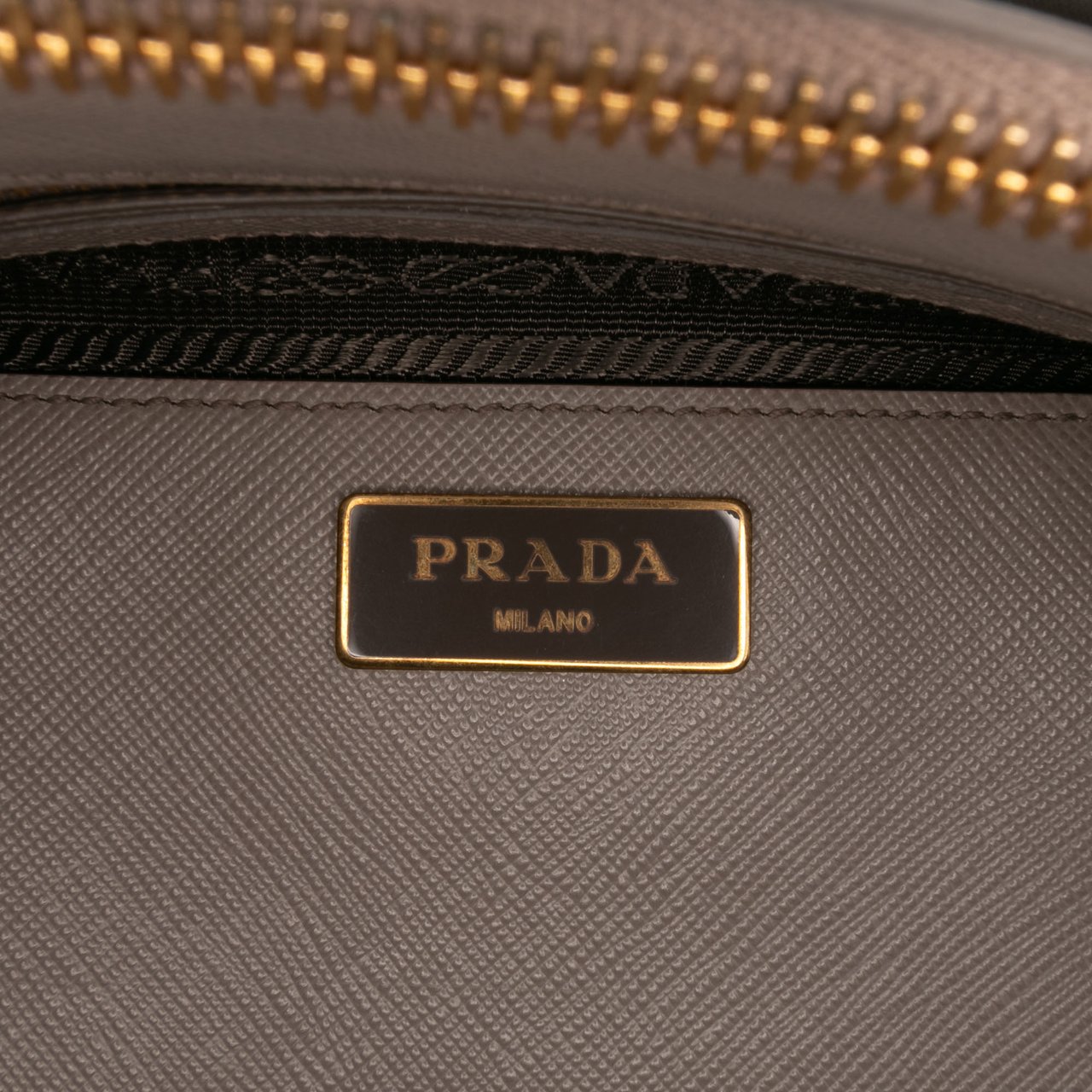 Prada Medium Saffiano Lux Galleria Double Zip Satchel Grijs