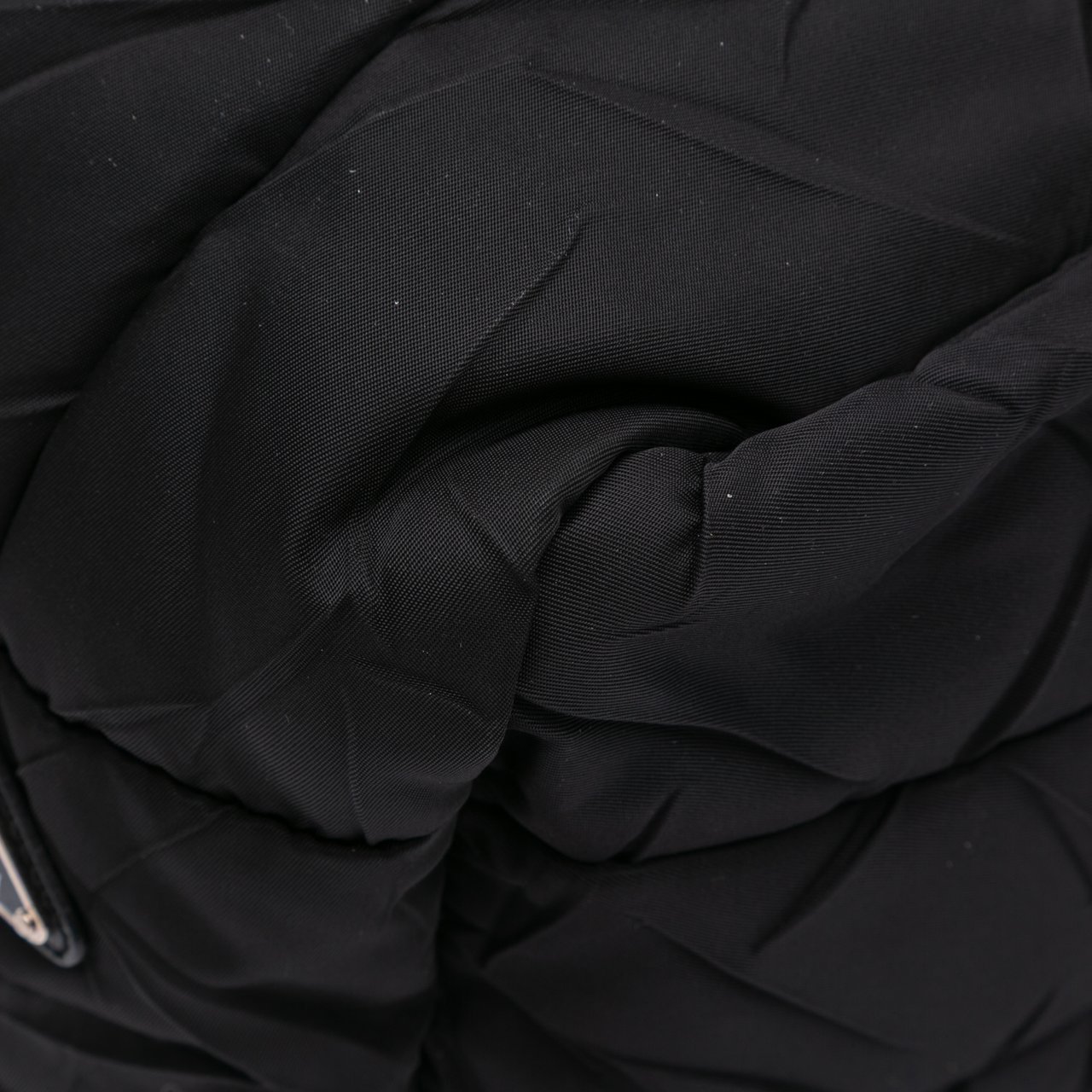 Prada Quilted Tessuto Messenger Bag Zwart