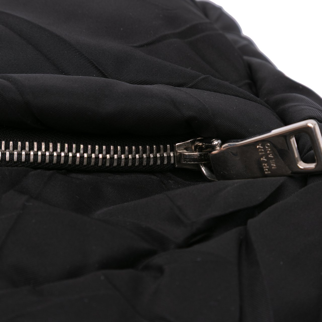 Prada Quilted Tessuto Messenger Bag Zwart