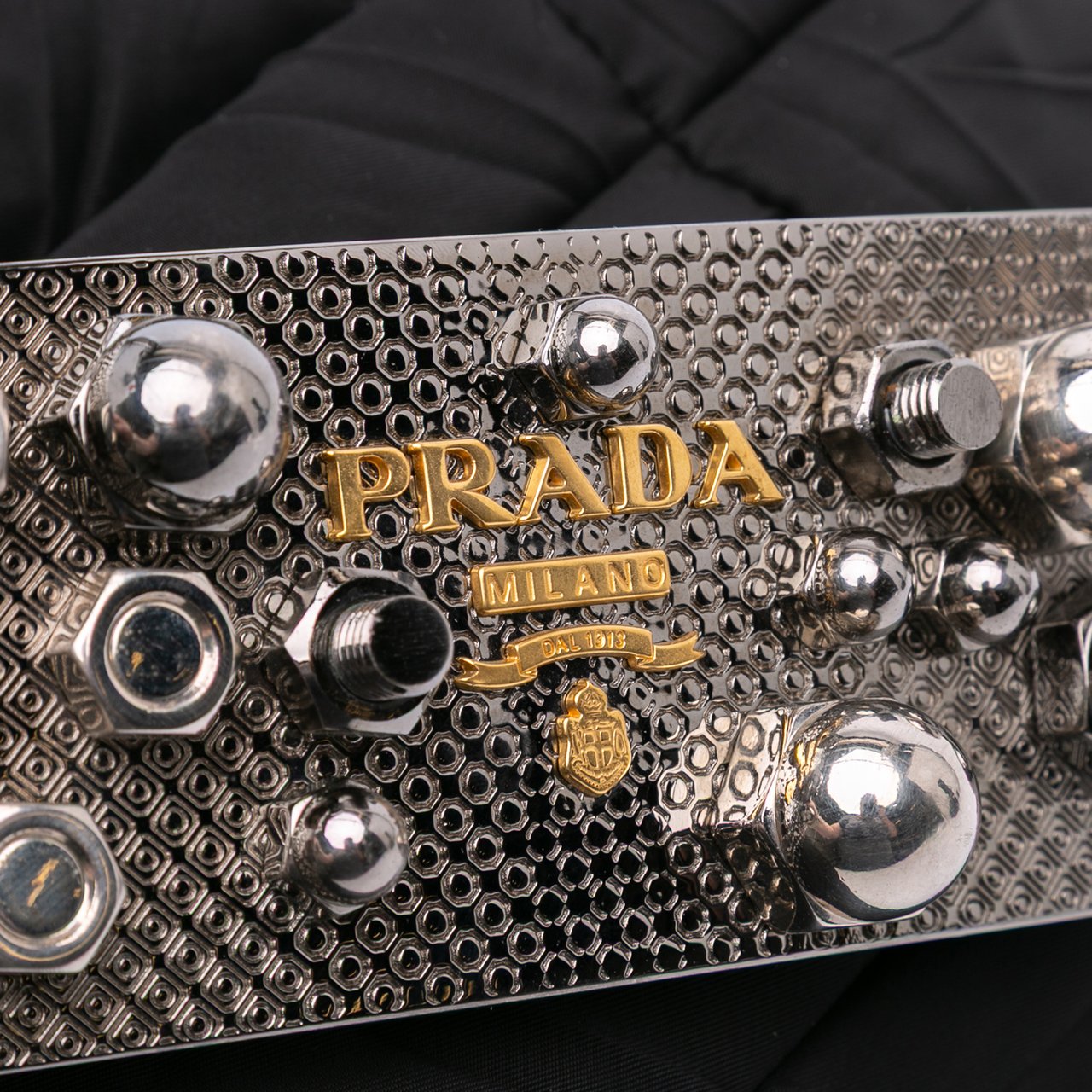 Prada Quilted Tessuto Messenger Bag Zwart