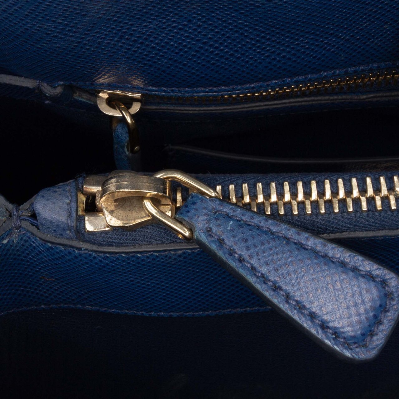 Prada Saffiano Cuir Open Promenade Satchel Blauw