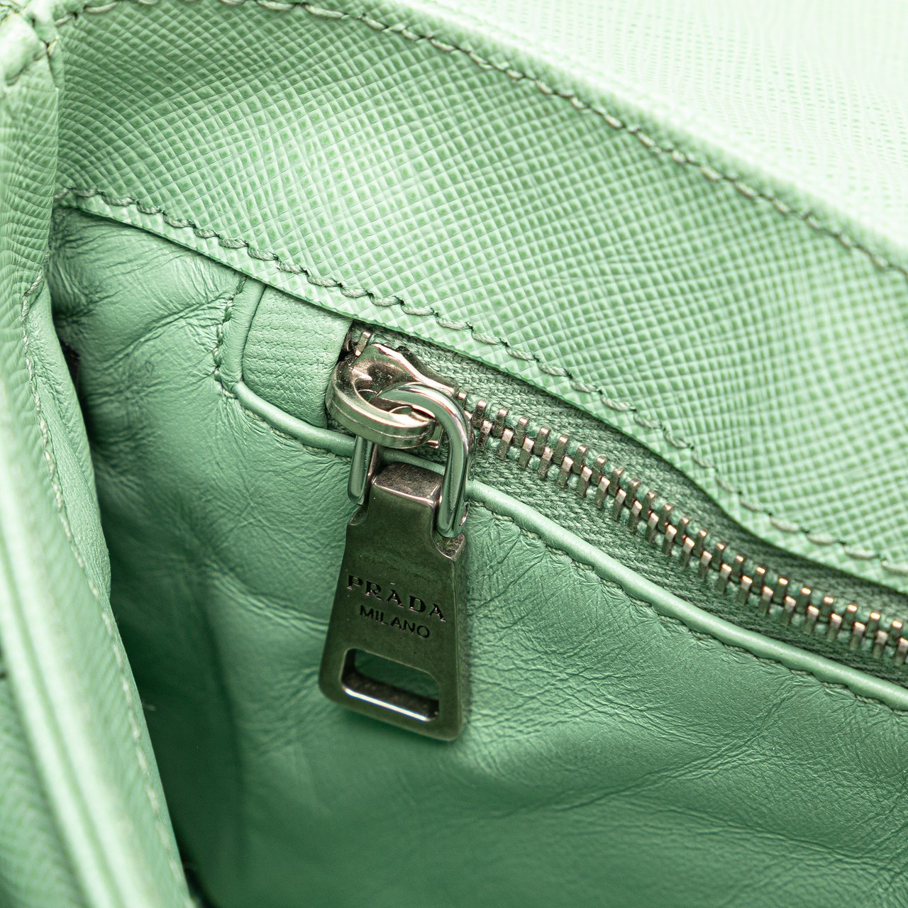 Prada Saffiano Lux Chain Lock Flap Groen