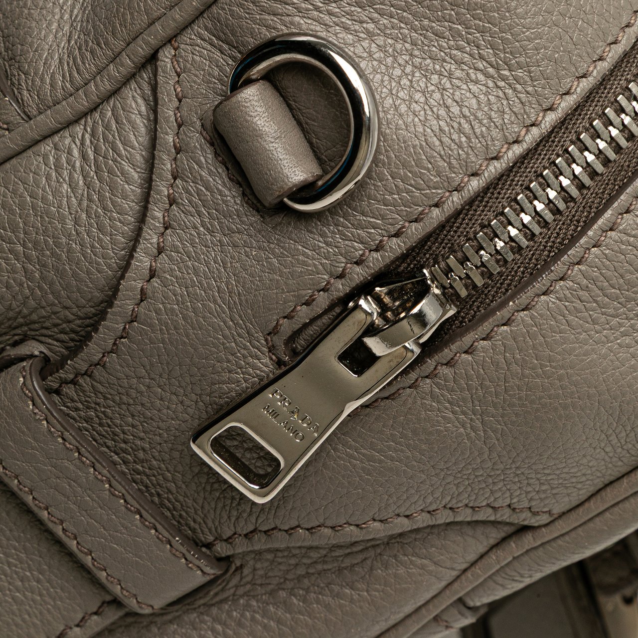 Prada Vitello Daino Zip Top Satchel Grijs