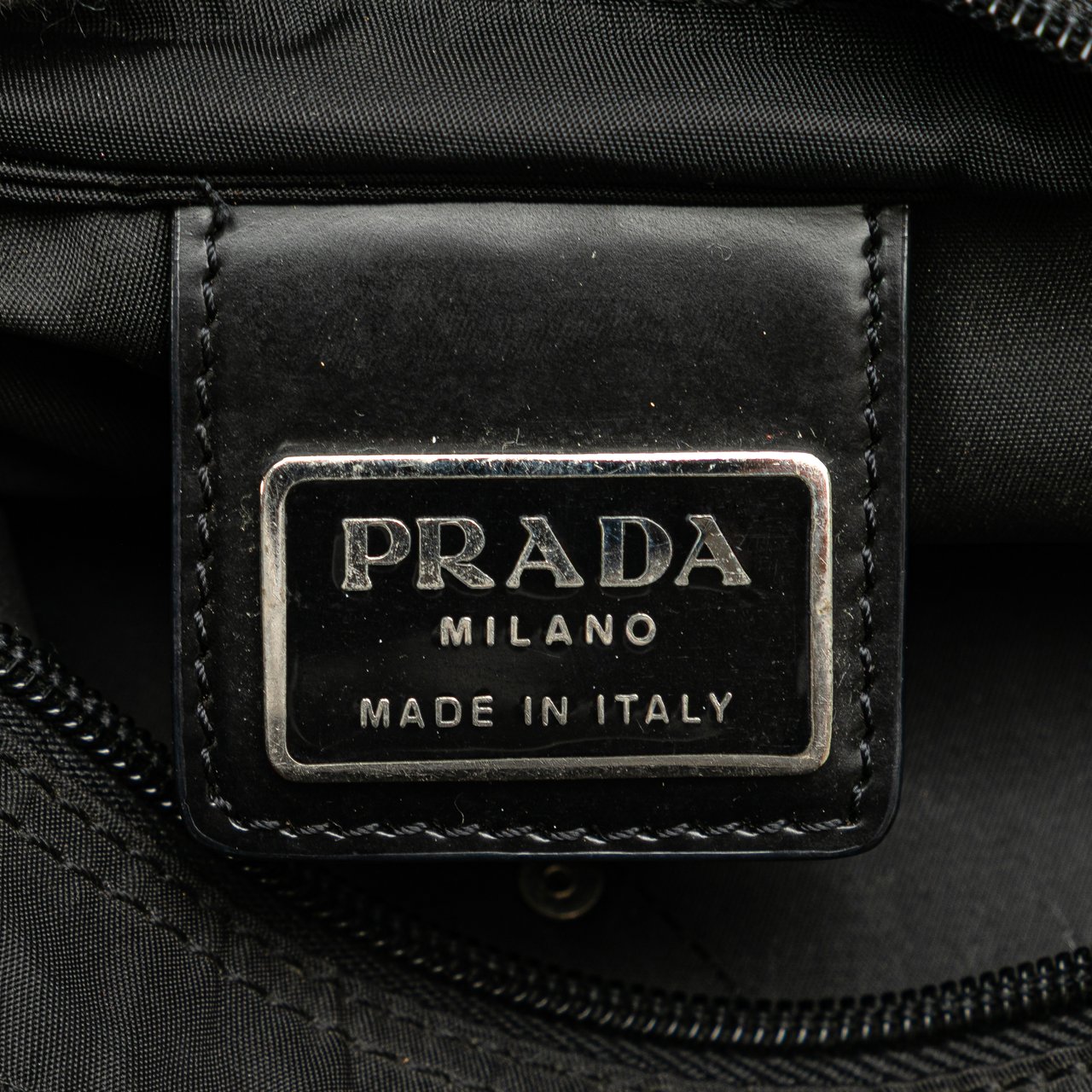 Prada Tessuto Zip Top Crossbody Zwart