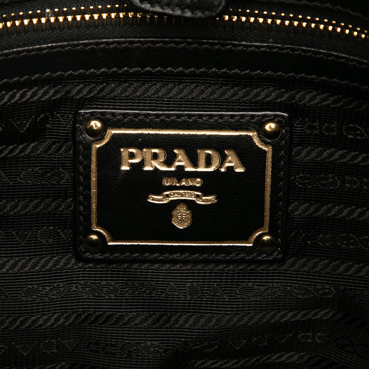 Prada Vernice and Tessuto Ruffle Tote Zwart