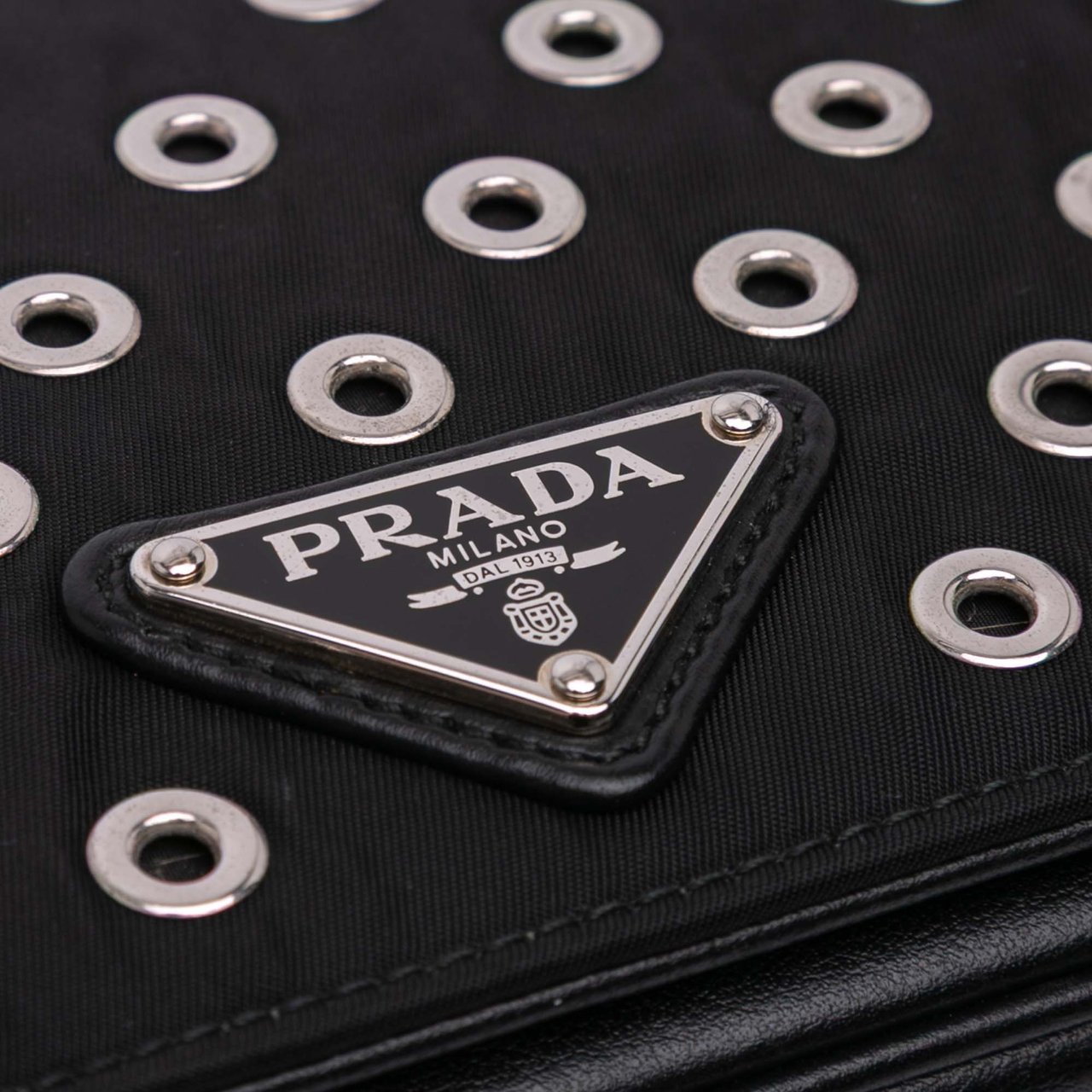 Prada Tessuto Grommet Crossbody Zwart