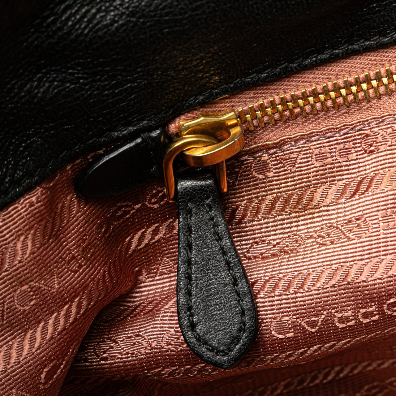 Prada Tessuto Fiocco Bow Handbag Zwart
