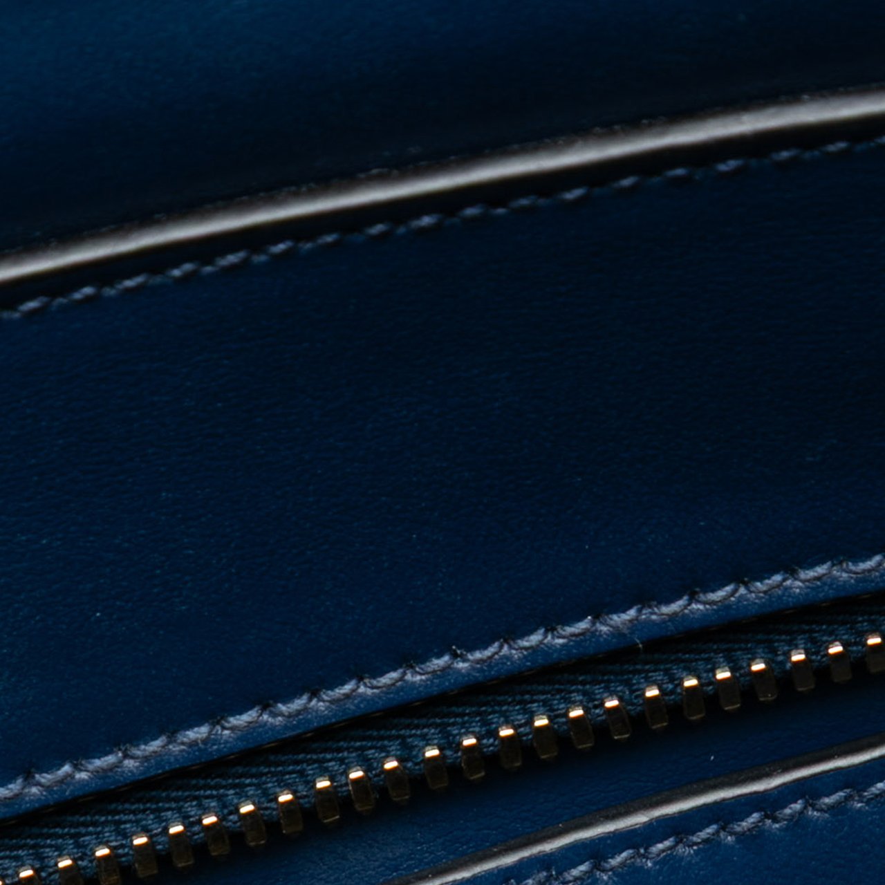 Prada Soft Calf Trimmed Saffiano Zippered Convertible Tote Blauw