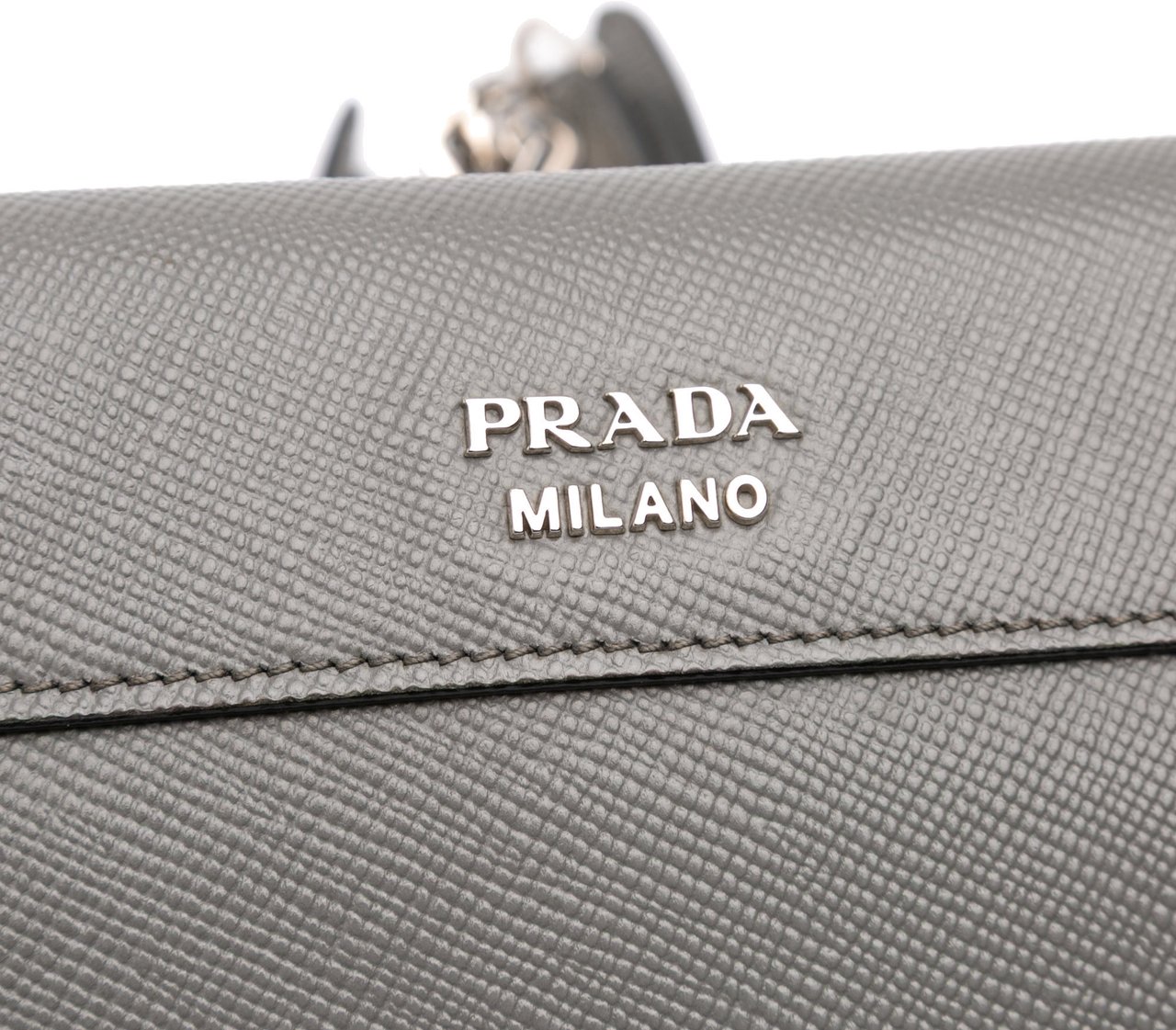 Prada Saffiano Cuir Twist Lock Chain Flap Grijs