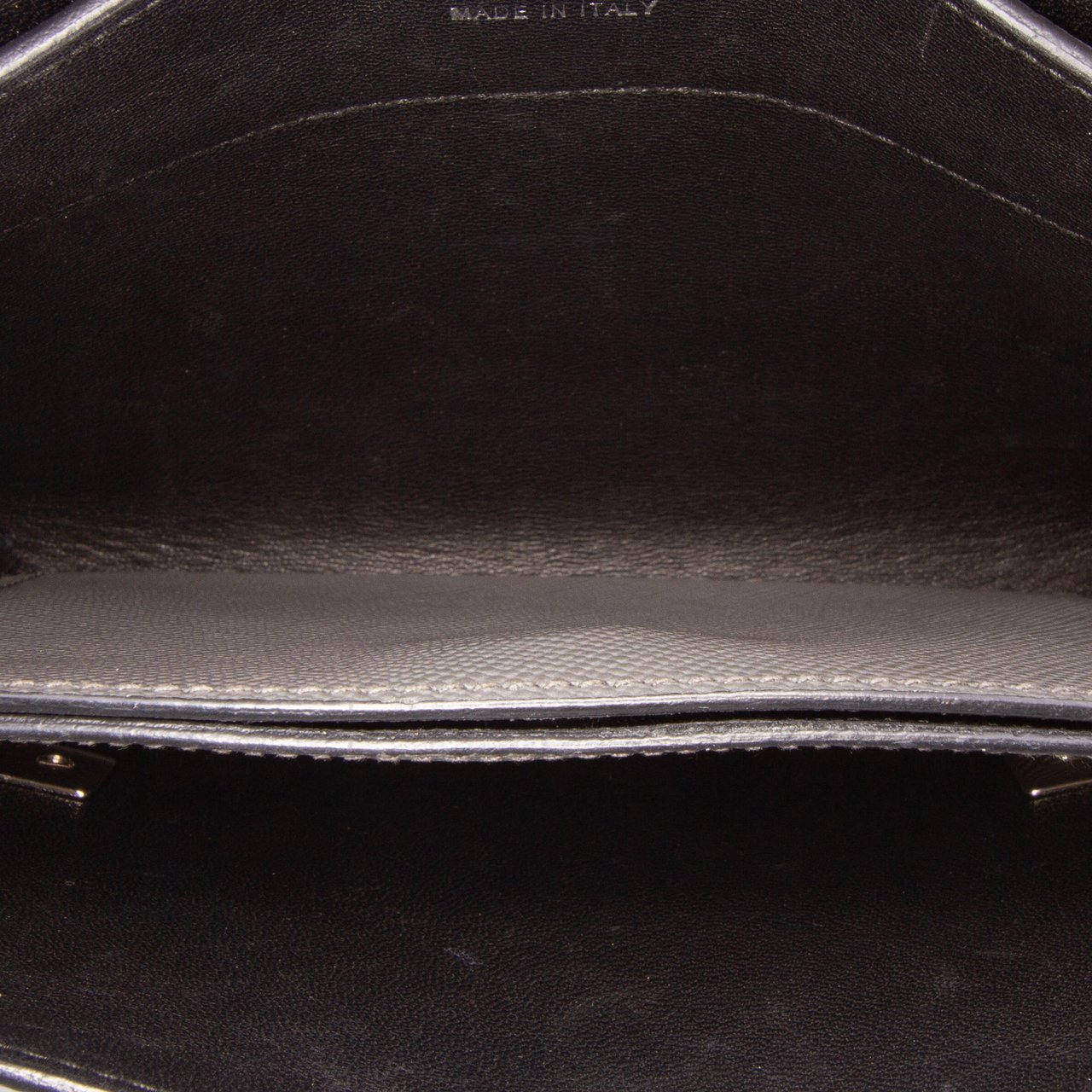 Prada Saffiano Cuir Twist Lock Chain Flap Grijs