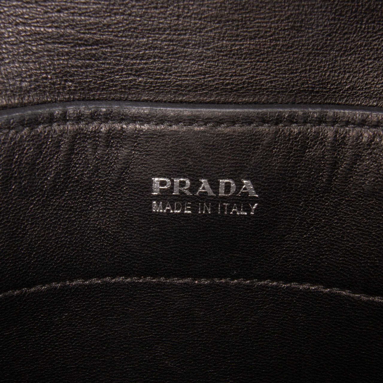 Prada Saffiano Cuir Twist Lock Chain Flap Grijs