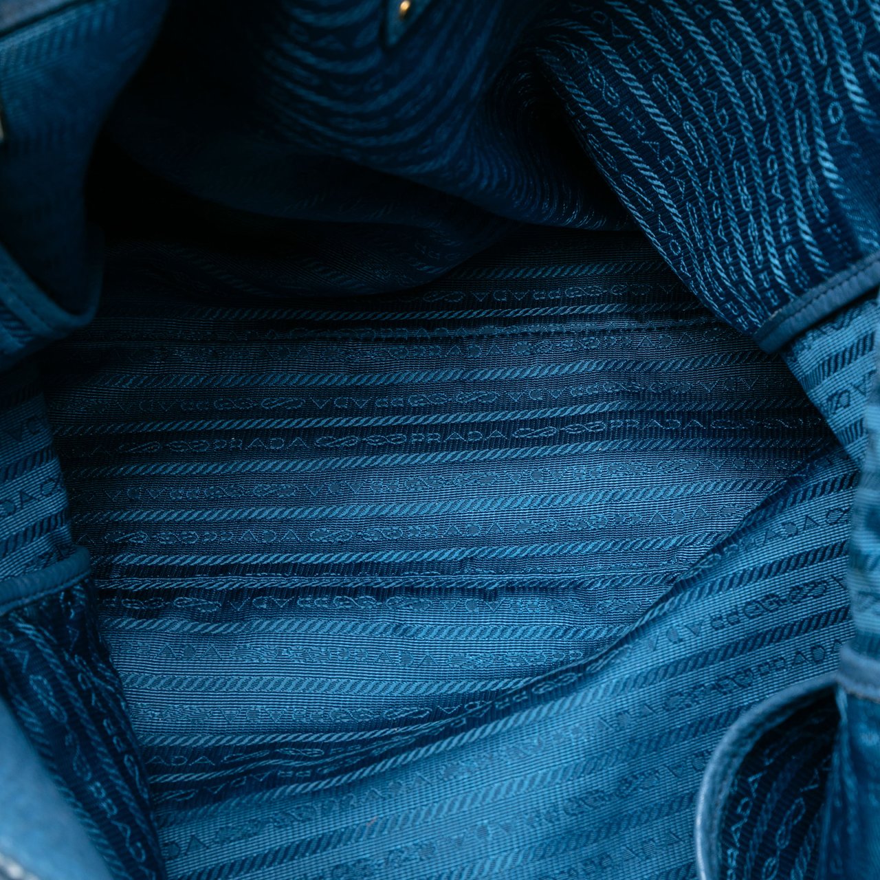 Prada Vitello Daino Open Convertible Tote Blauw