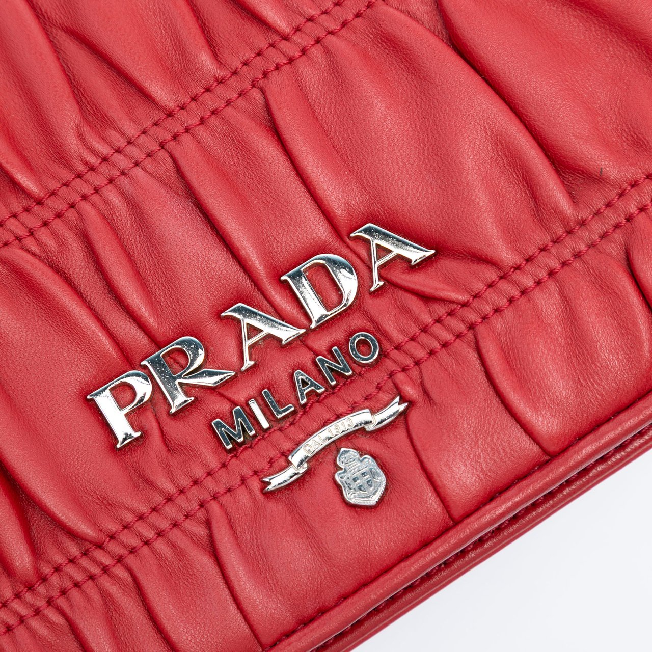 Prada Nappa Gaufre Chain Flap Bag Rood