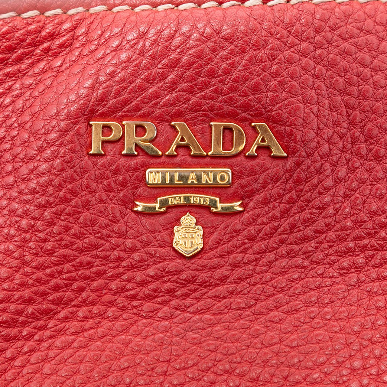 Prada Vitello Daino Hobo Bag Rood
