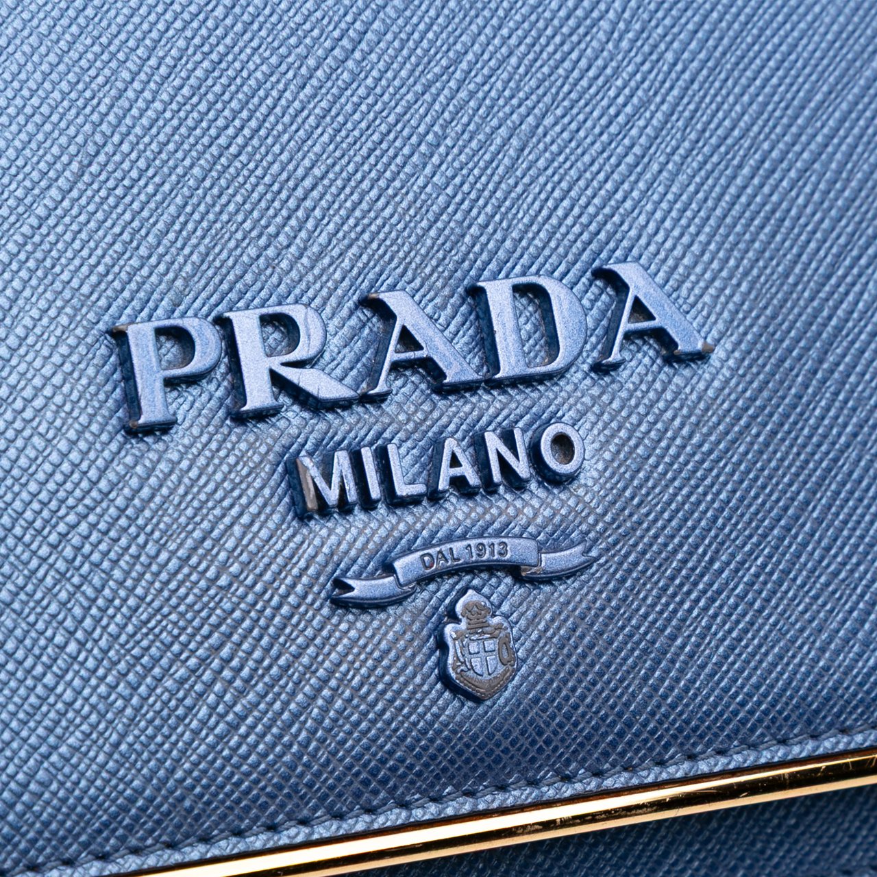Prada Saffiano Lux Metal Bar Chain Crossbody Blauw