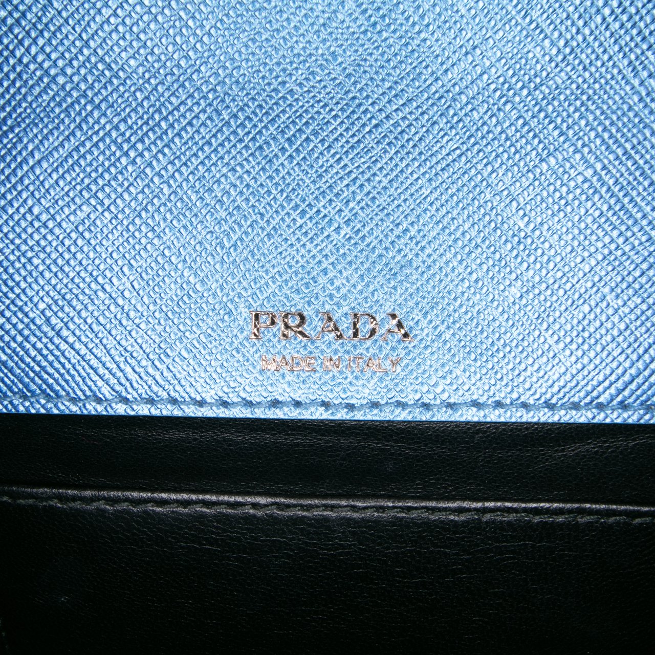 Prada Saffiano Lux Metal Bar Chain Crossbody Blauw