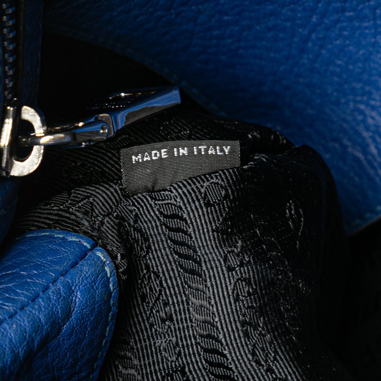 Prada Vitello Daino Crossbody Blauw