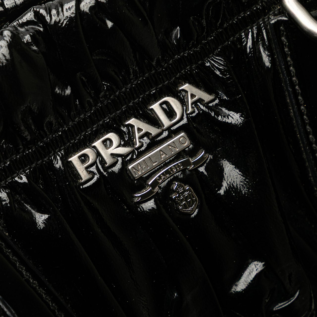 Prada Vernice Gaufre Satchel Zwart