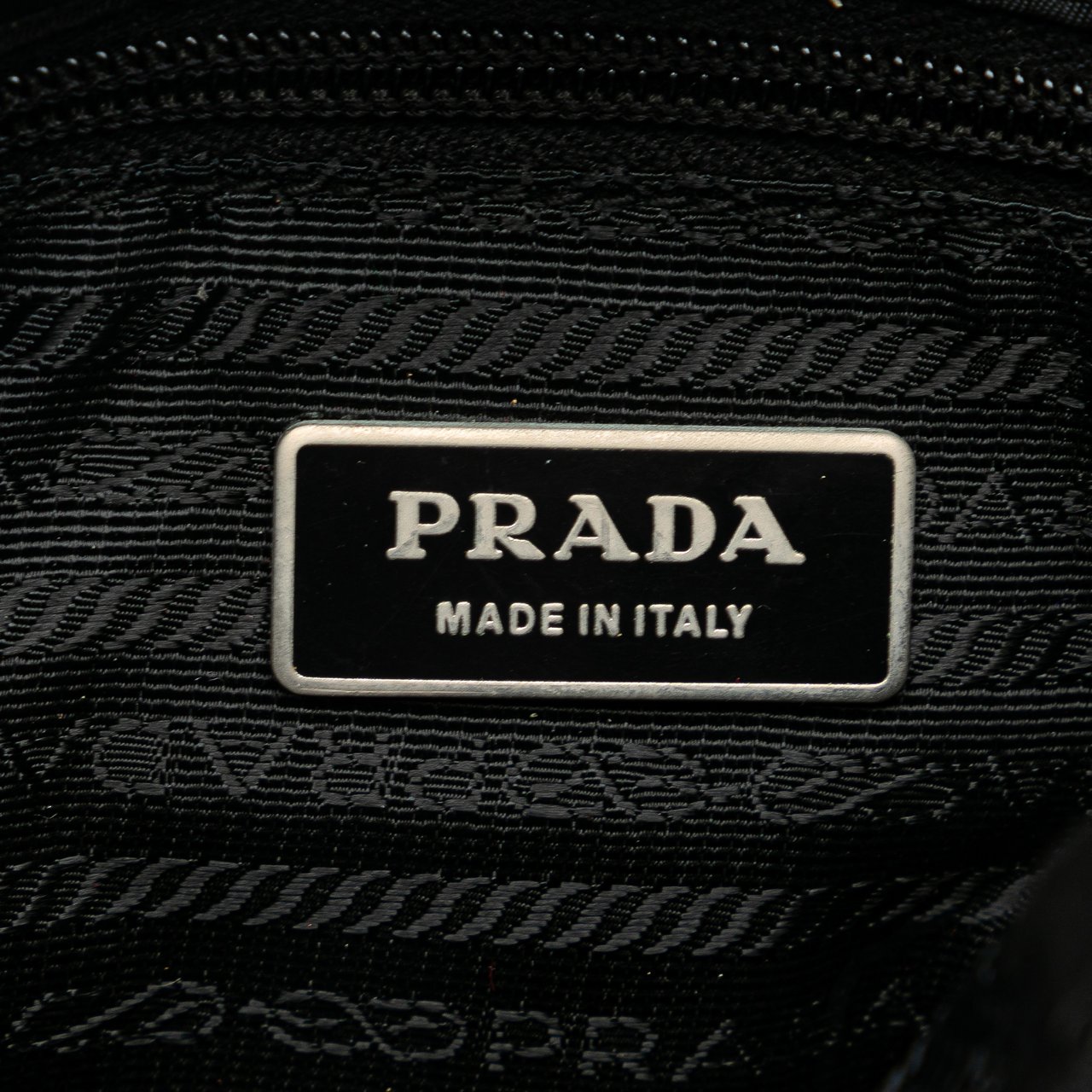 Prada Tessuto Buckle Messenger Bag Zwart