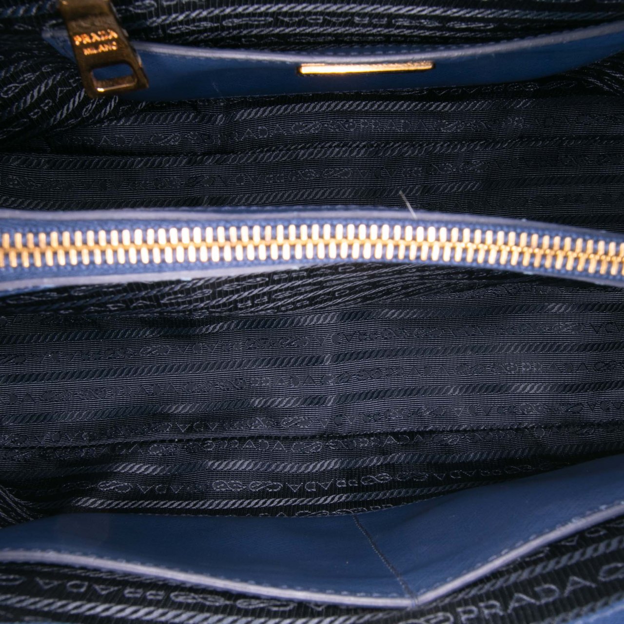 Prada Medium Saffiano Lux Promenade Satchel Blauw