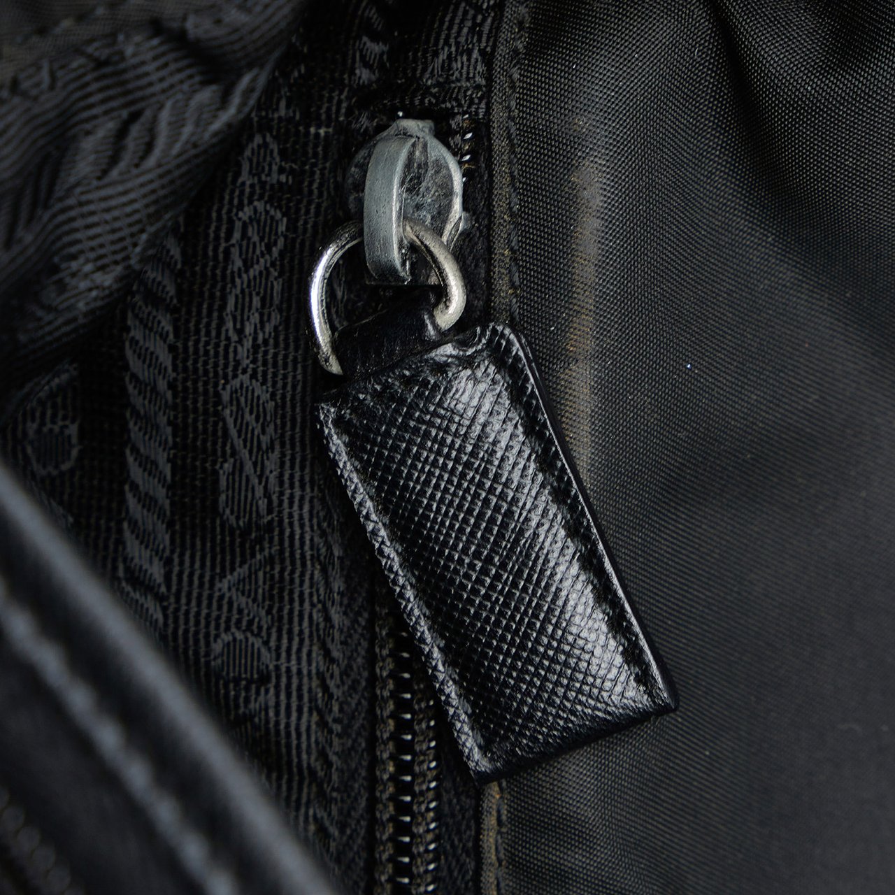Prada Tessuto Buckle Messenger Bag Zwart
