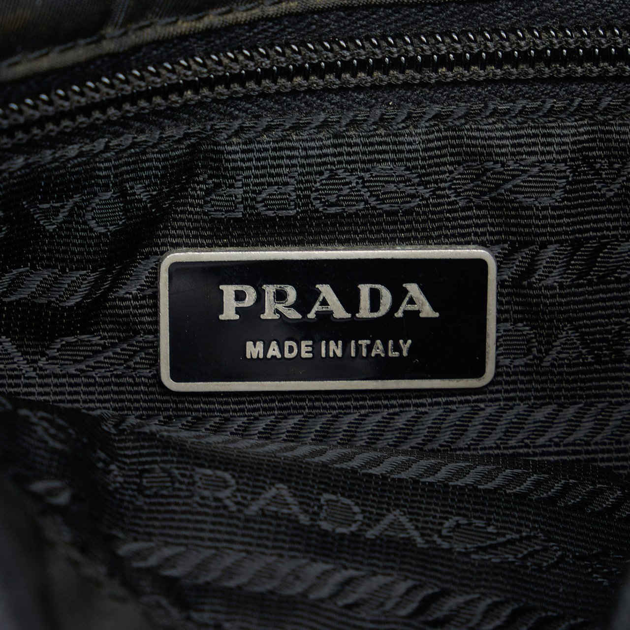 Prada Tessuto Buckle Messenger Bag Zwart