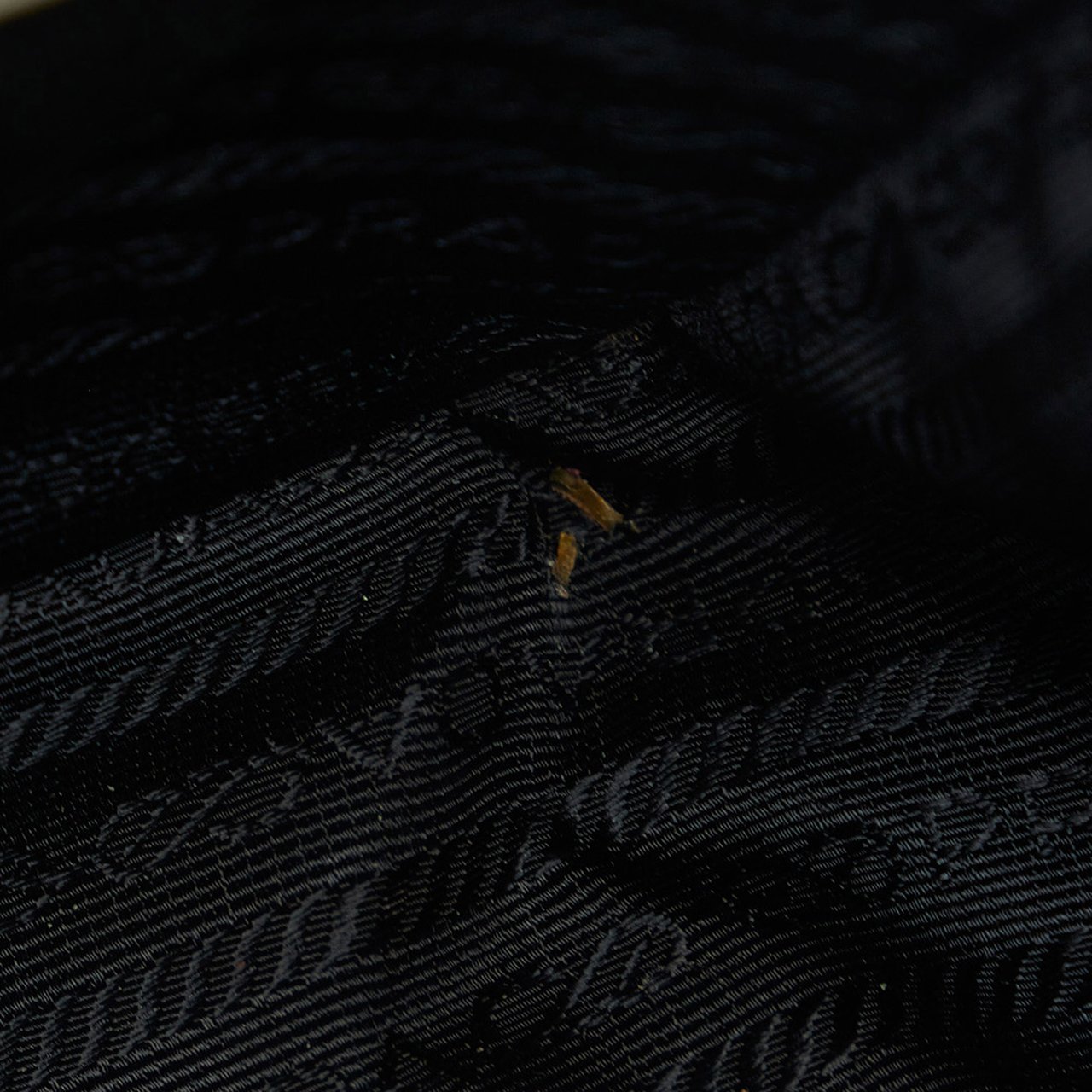 Prada Tessuto Buckle Messenger Bag Zwart