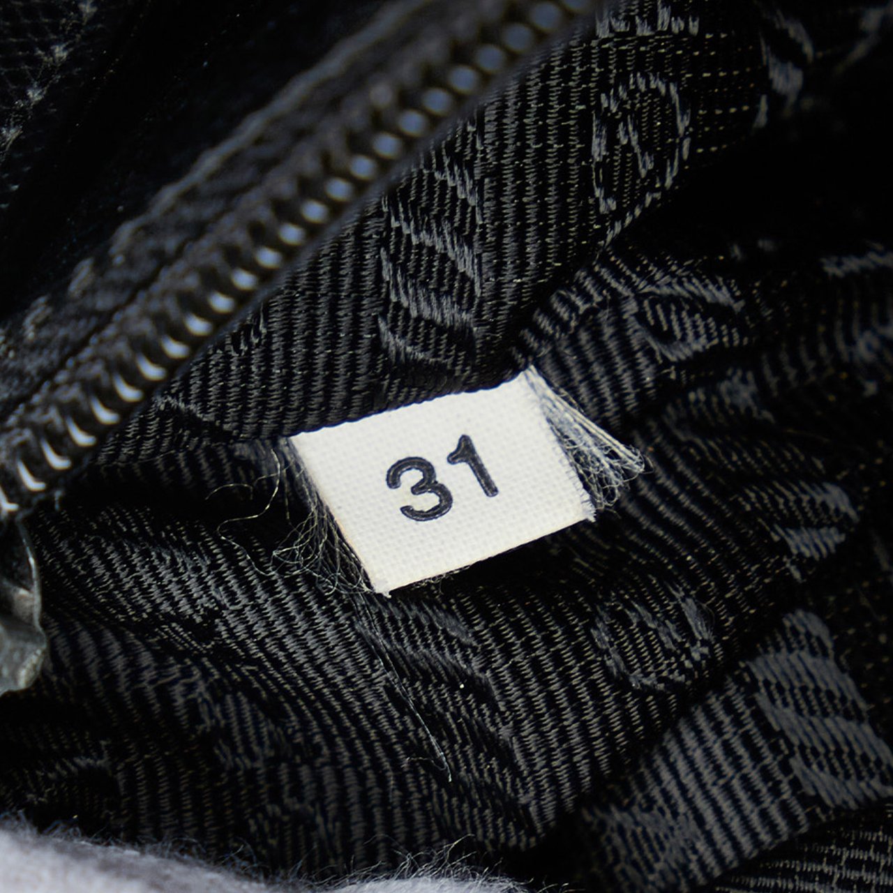 Prada Tessuto Buckle Messenger Bag Zwart