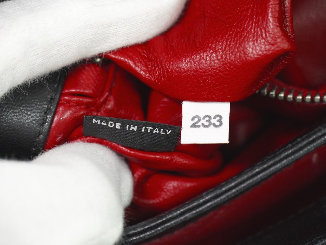 Prada Compartment Chain Flap Nappa Gaufre Small Zwart