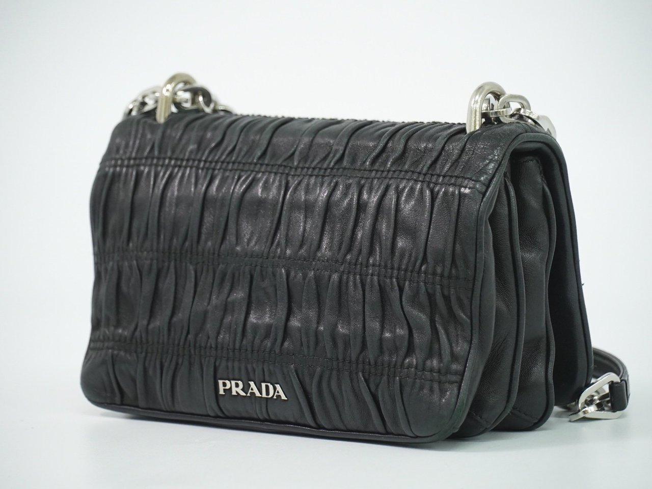 Prada Compartment Chain Flap Nappa Gaufre Small Zwart