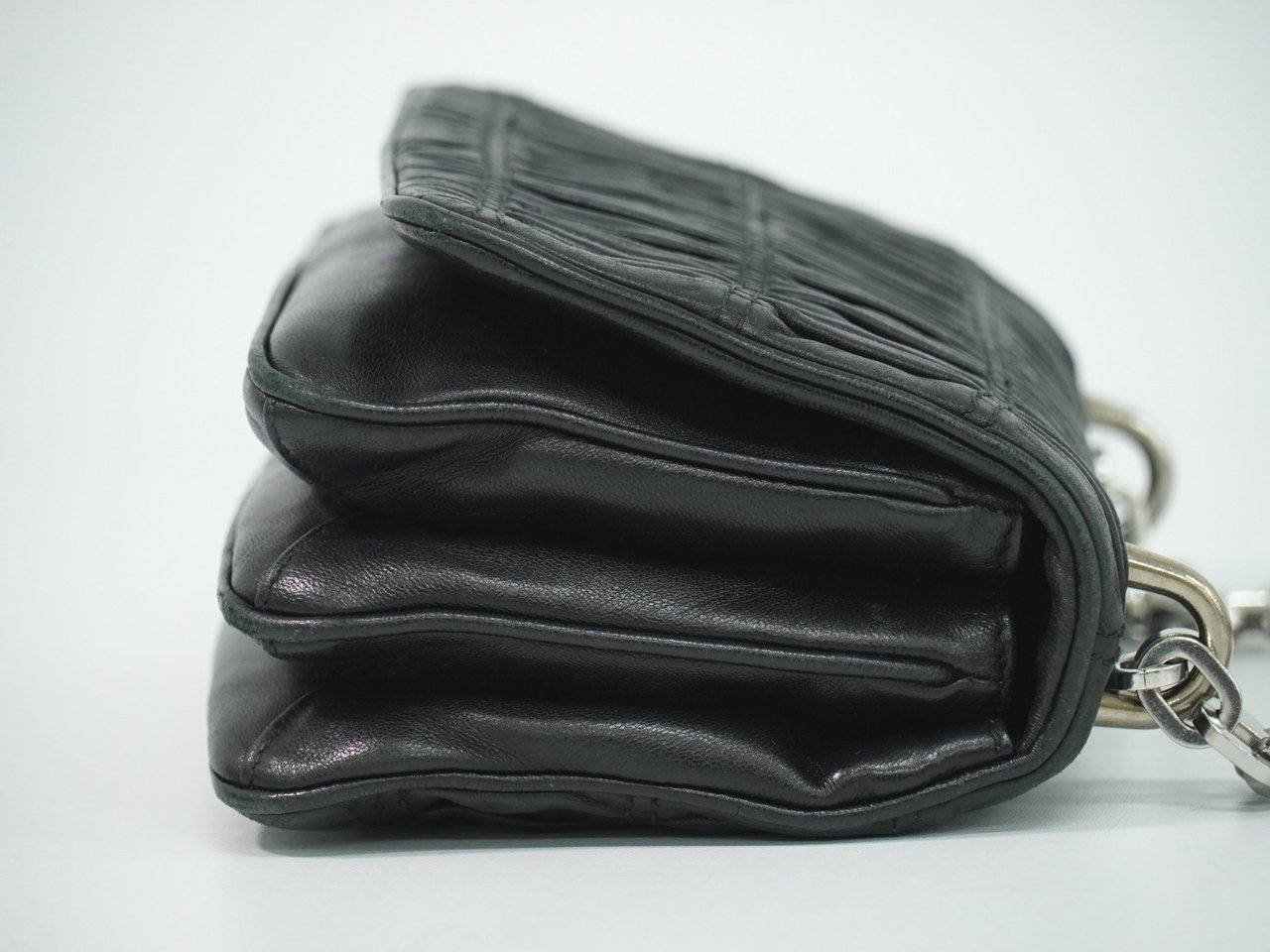 Prada Compartment Chain Flap Nappa Gaufre Small Zwart