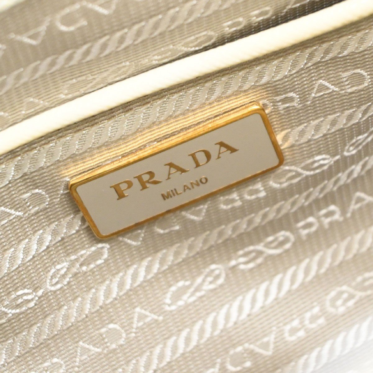 Prada Prada Open Promenade Bag Saffiano Leather Medium Geel