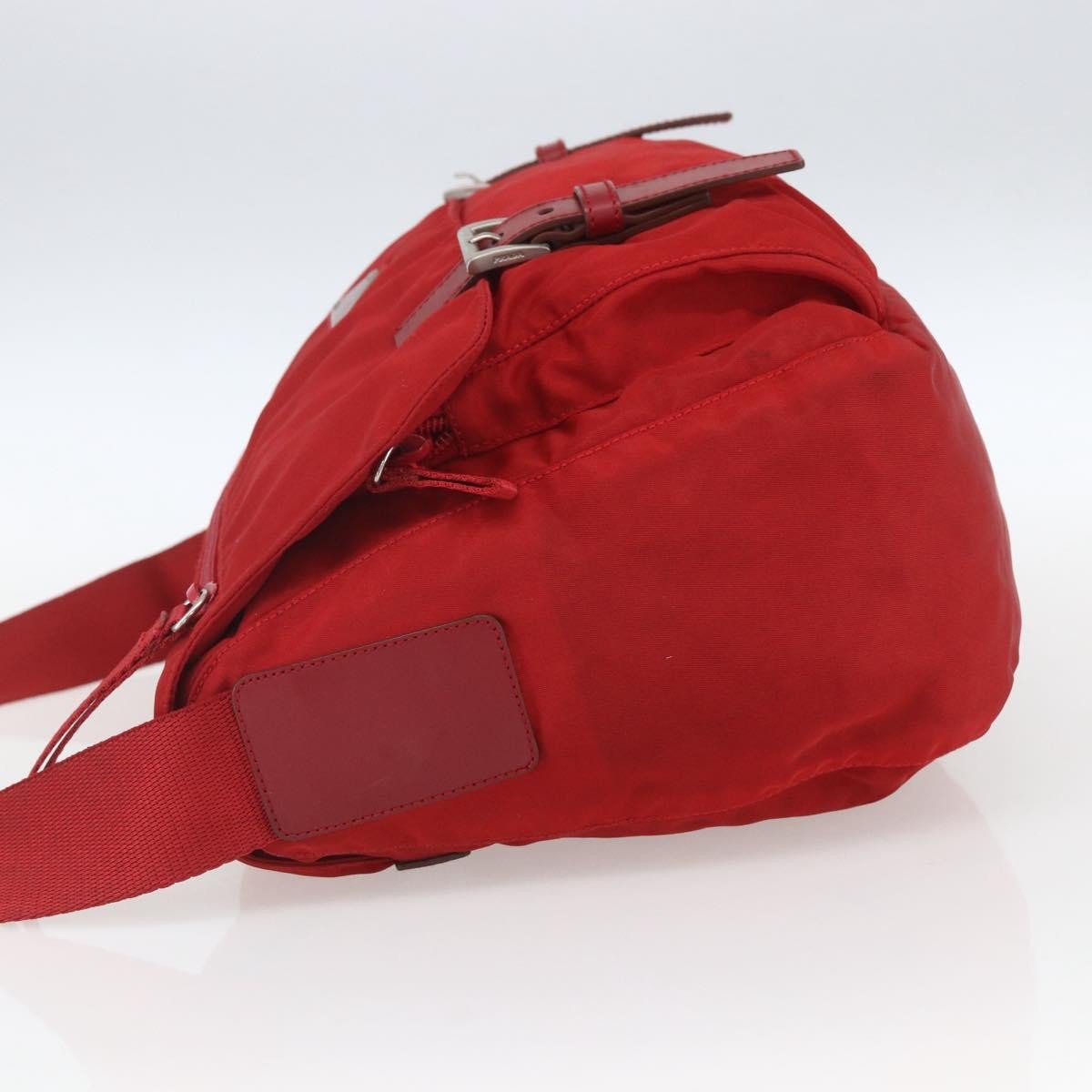 Prada Zip Buckle Messenger Bag Tessuto Medium Rood