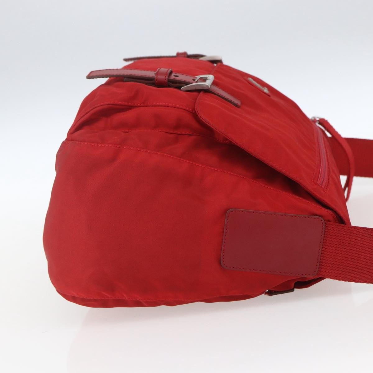 Prada Zip Buckle Messenger Bag Tessuto Medium Rood