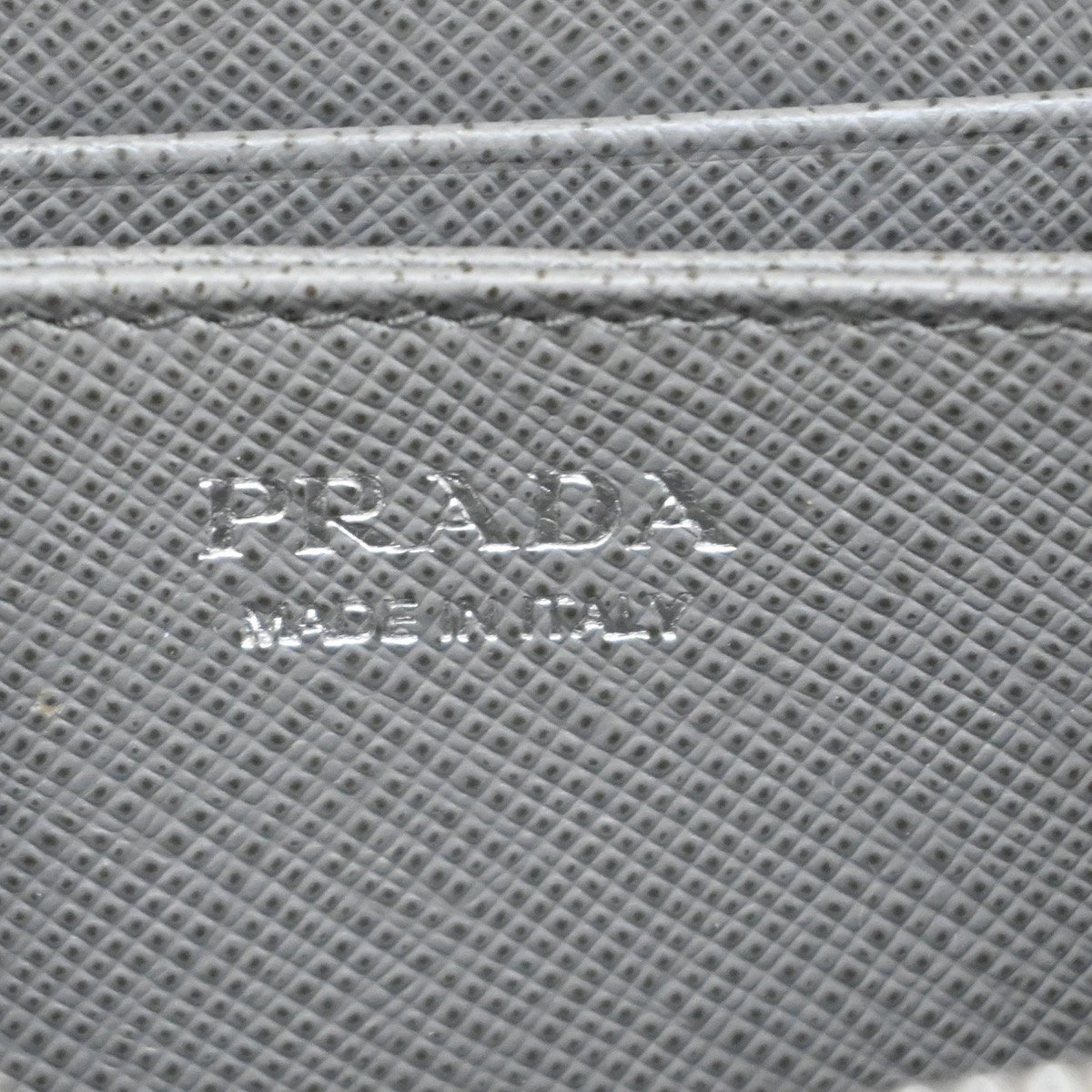 Prada Prada Zip Around Coin Purse Saffiano Leather Grijs