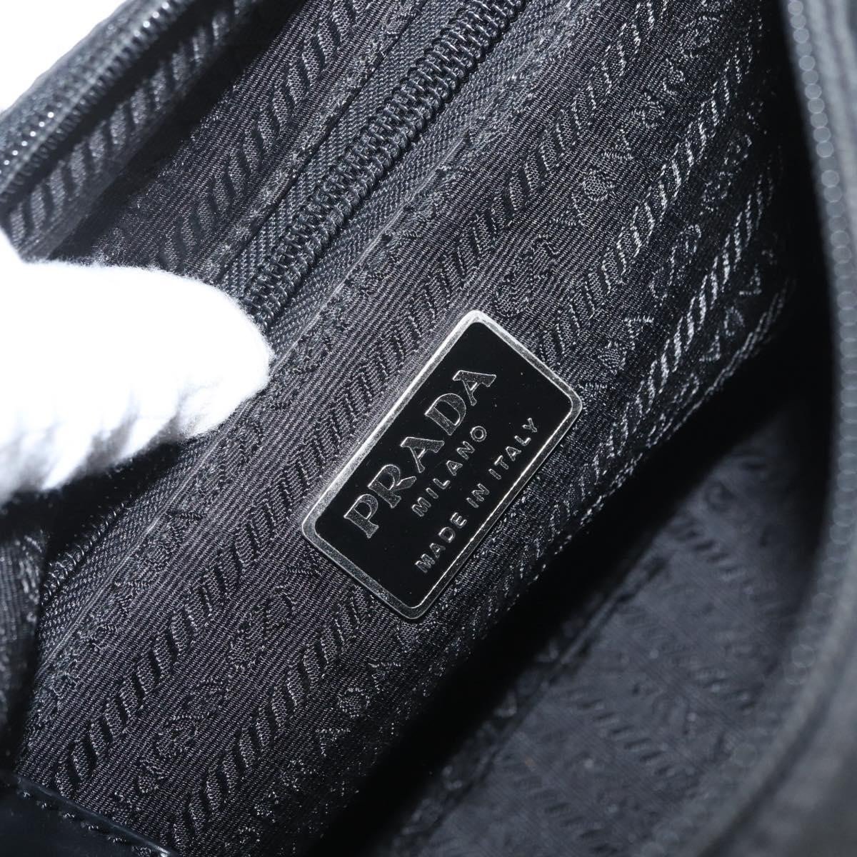 Prada Prada Front Zip Shoulder Bag Tessuto Medium Zwart