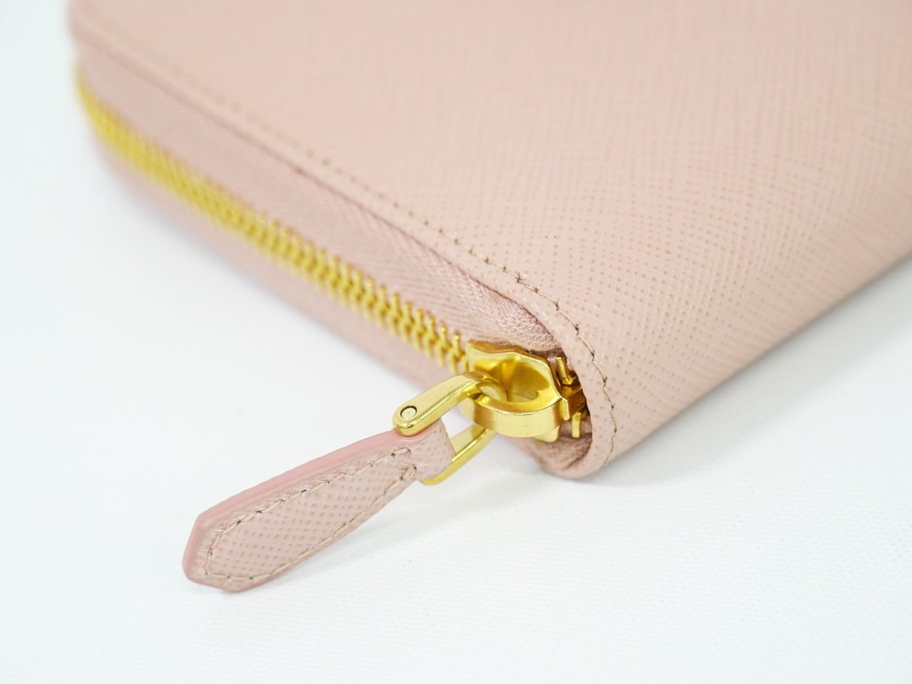 Prada Prada Bow Zip Around Wallet Saffiano Leather Long Roze