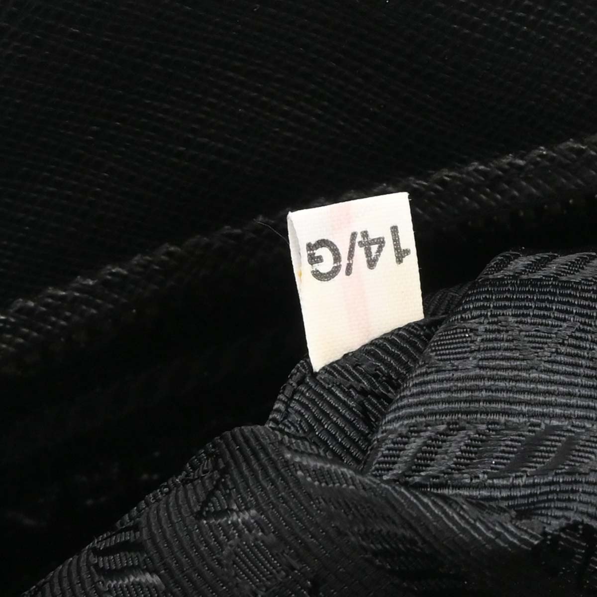 Prada Prada Grommet Galleria Double Zip Tote City Calfskin Medium Zwart