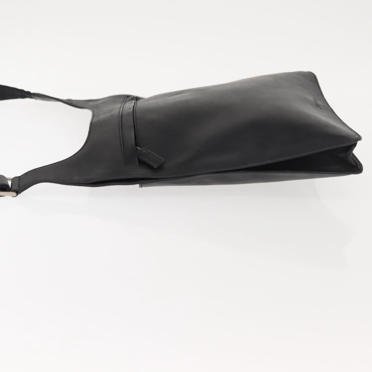 Prada Prada Zip Messenger Bag Saffiano Leather Medium Zwart