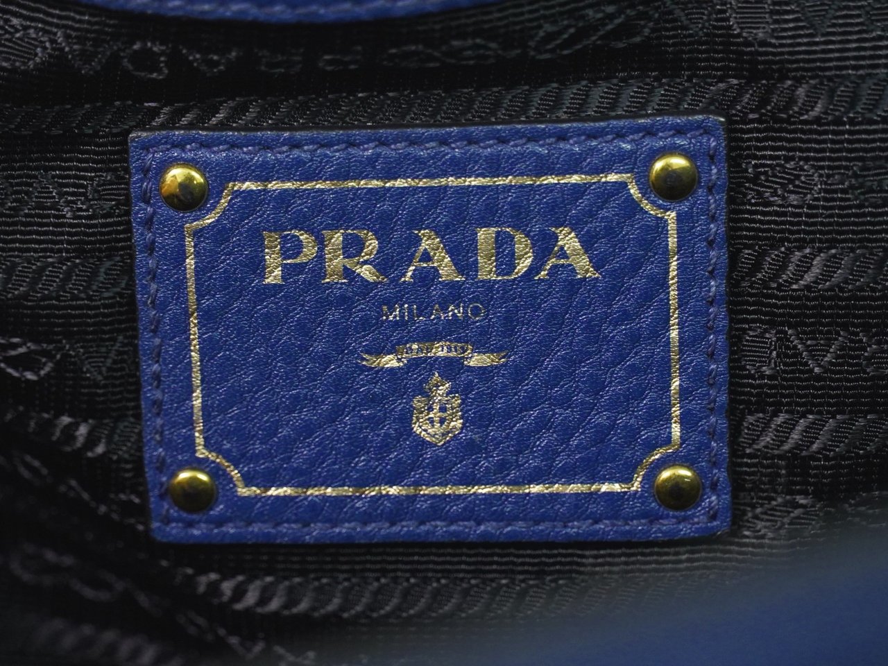 Prada Prada Embossed Logo Open Tote Leather Blauw